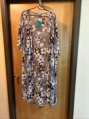 Turquoise Haven Floral Sheer Kimono Duster in Black, White & Gray; One Size